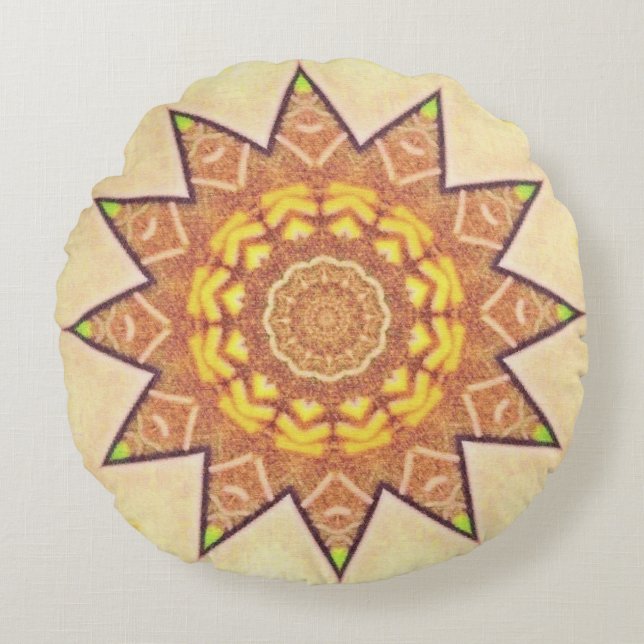 Bohemian Star in Yellow and brown Round Pillow (Front)
