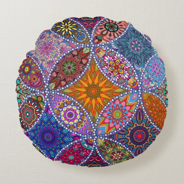 Boho Mandala Quilt Pattern Colorful Hippie Style Round Pillow (Front)