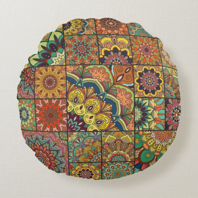 Boho tiles: colorful patchwork seamless pattern round pillow (Front)
