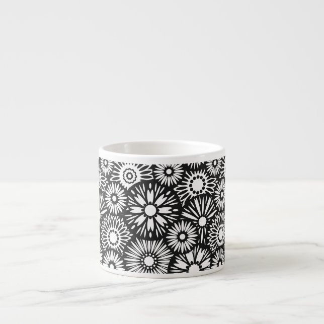 Bold Black White Retro 70s Graphic Daisy Pattern Espresso Cup (Front)