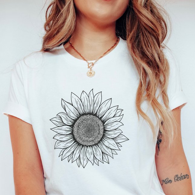 Bold Daisy Line Art; Simple Summer Flower  T-Shirt (Creator Uploaded)
