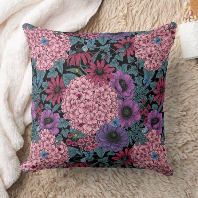 Bold garden florals throw pillow (Blanket)