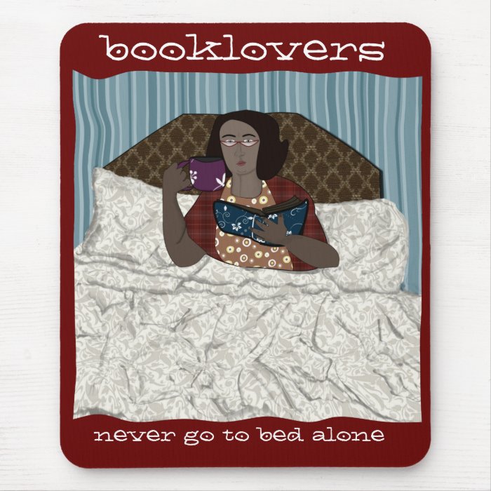 booklovers never go to bed alone mousepad