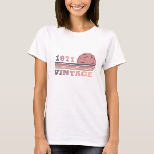 born in 1971 vintage birthday gift T_Shirt