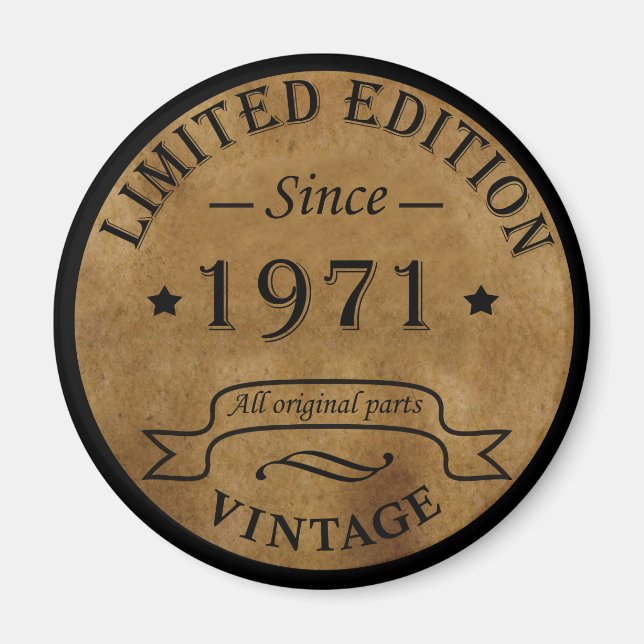 Born in 1971 vintage birthday magnet (Front)