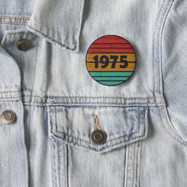 born in 1975 vintage birthday gift button (In Situ)