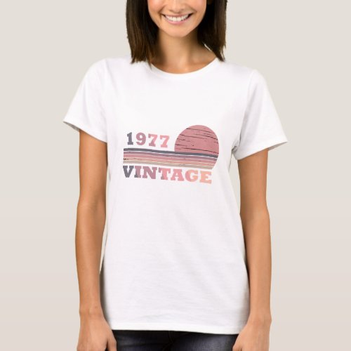 born in 1977 vintage birthday gift T_Shirt