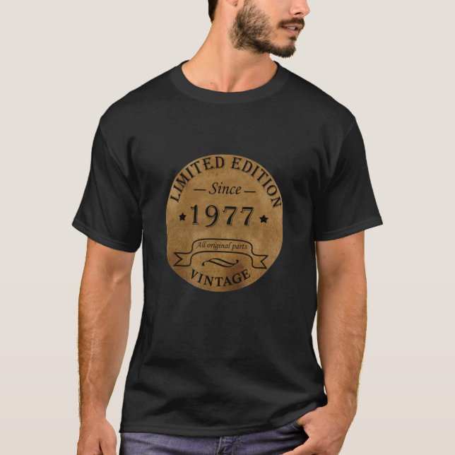Born in 1977 vintage birthday T-Shirt (Front)