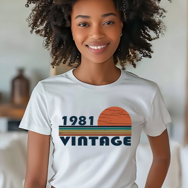 Born in 1981 vintage birthday gift T-Shirt (Creator Uploaded)