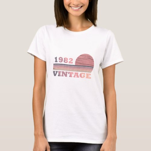 born in 1982 vintage birthday gift T_Shirt