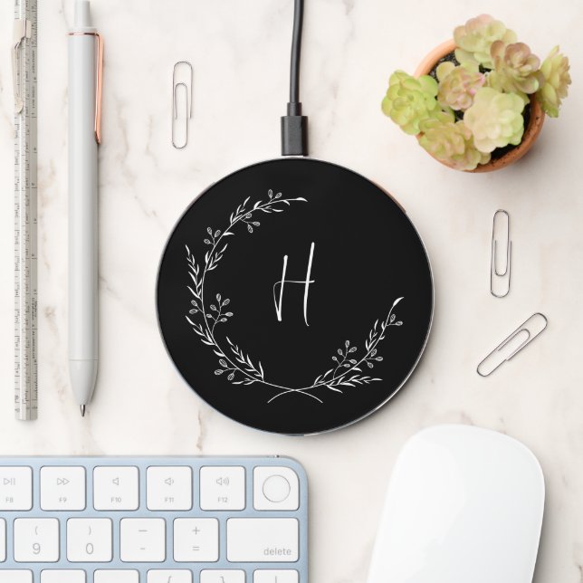Botanical Wreath Monogram Wireless Charger (Desk)