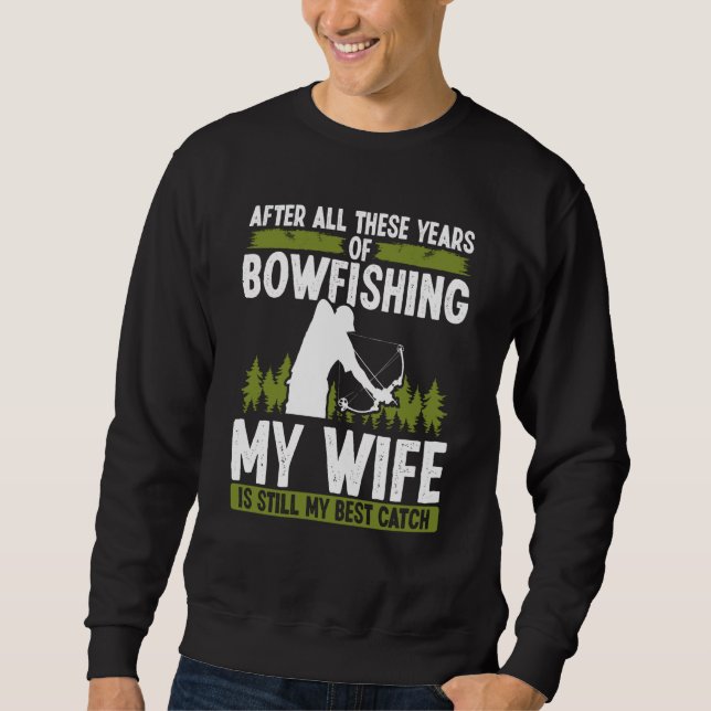 Bowfishing Marriage Wife best Catch Bowfisher Hunt Sweatshirt (Front)