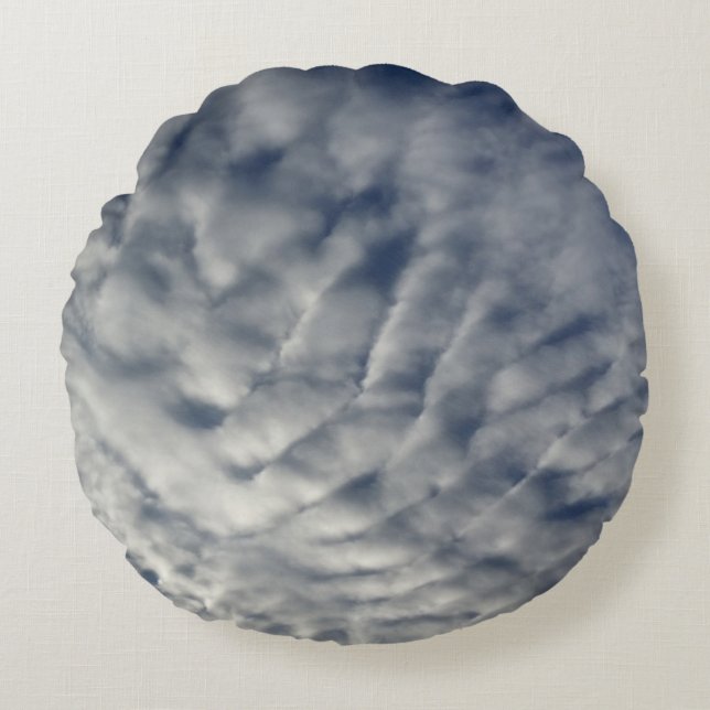 braided clouds round pillow (Front)