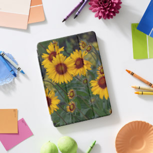 Bright Sunflowers in Summer Bloom iPad Pro Cover