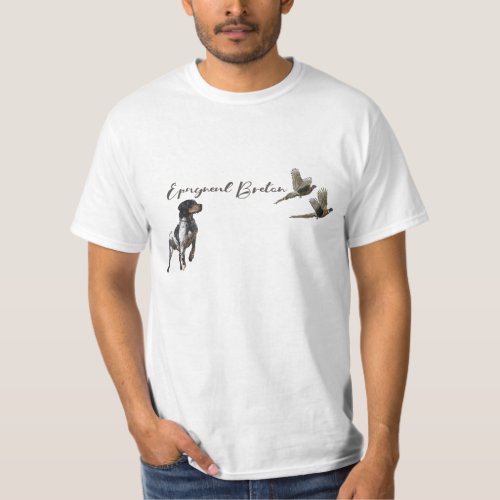 Brittany Spaniel hunts in the field      T_Shirt