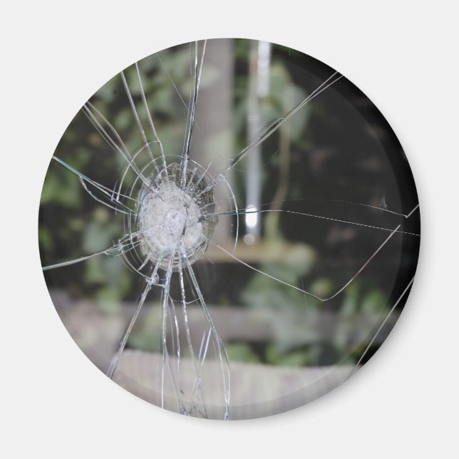 Broken show-window magnet (Front)