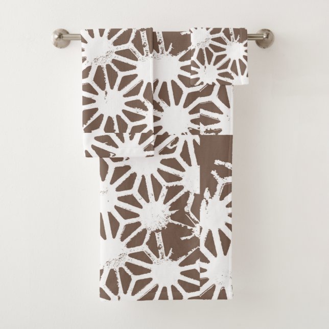 Brown and white geometric pattern bath towel set (Insitu)