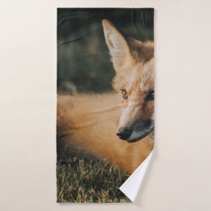 BROWN FOX ON GROUND BATH TOWEL