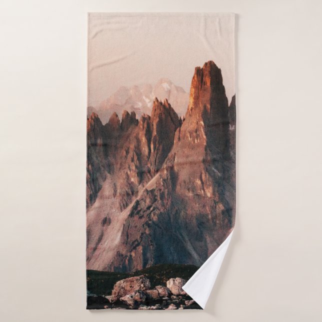 BROWN ROCK FORMATION DURING DAYTIME BATH TOWEL (Bath Towel)