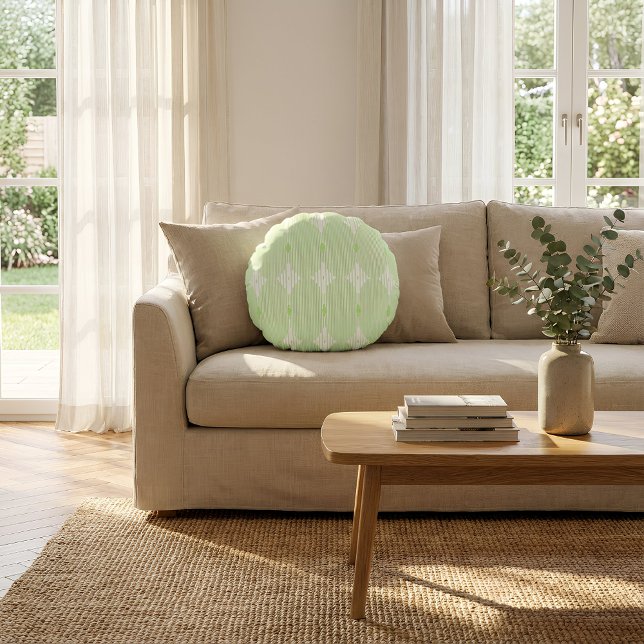 Brutalist Pulse: Pistaccio Green & White Round Pillow (Rundes Kissen liegt auf dem Sofa im Wohnzimmer)