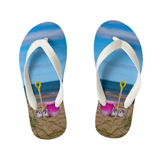 Bucket and Spade on Dornoch Beach Kid's Flip Flops (Footbed)
