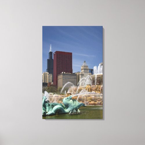 Buckingham Fountain located in Grant Park 2 Canvas Print