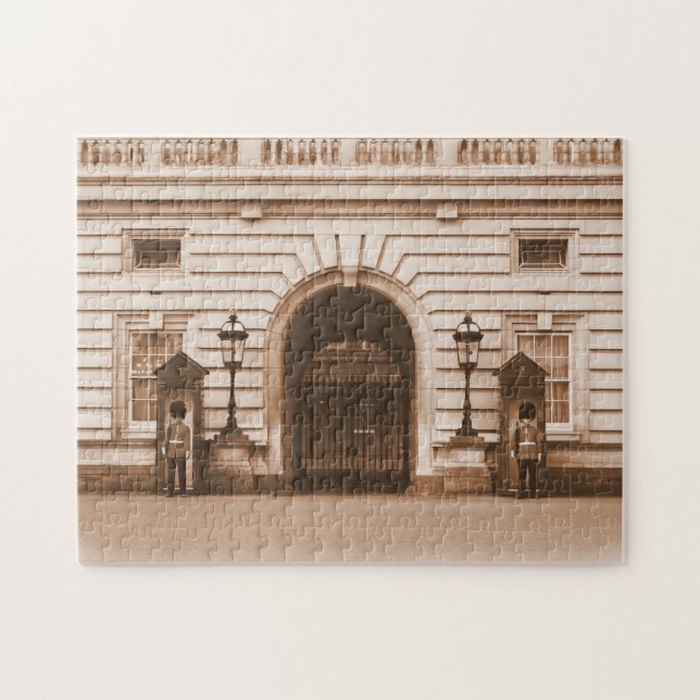 Buckingham Palace Guards - London Puzzle (Horizontal)