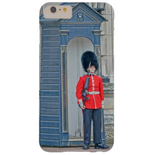 Buckingham Palace Queens Guard II Barely There iPhone 6 Plus Case