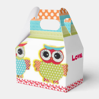Buhos with colorful spots to give away favor boxes