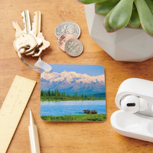 Bull moose in Wonder Lake Keychain (Desk)