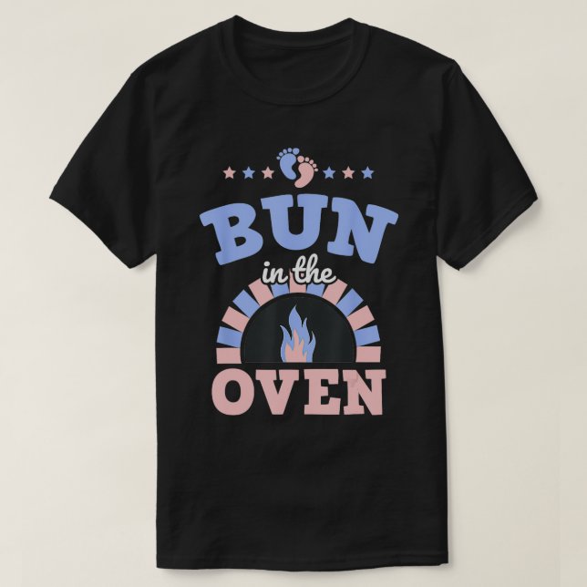 Bun In The Oven Expectant Mom Pregnancy Announceme T-Shirt (Design Front)