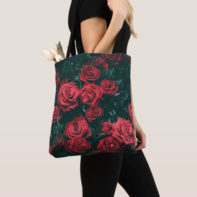 Bunch of red roses tote bag (Close Up)