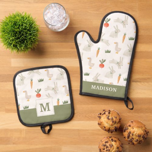 Bunnies  Ducks on the Farm Pattern Oven Mitt  Pot Holder Set