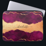 Burgundy purple gold agate marble rose gold name laptop sleeve<br><div class="desc">A burgundy,  purple and faux gold agate,  marble stone print as background Personalize and add your name. The name is written with a modern hand lettered style script with swashes. 
To keep the swashes only delete the sample name,  leave the spaces or emoji's in front and after the name.</div>