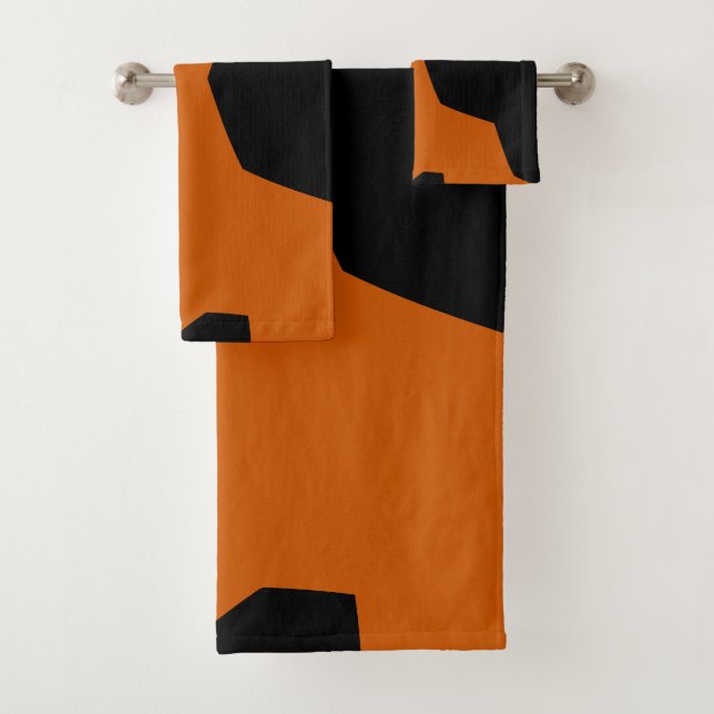Burnt Sienna and Black Geometric Bath Towel Set (Insitu)