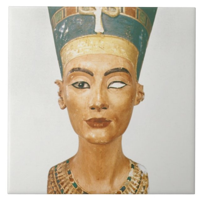 Bust of Queen Nefertiti, front view, from the stud Tile (Front)
