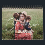 Calendrier photo 2026 moderne et minimaliste calendar<br><div class="desc">A calendar photo moderne avec une typographie minimaliste,  pour customiser avec photos de famille,  une façon parfaite de beginning l'année. Couleurs de texte entièrement personnalisables.</div>