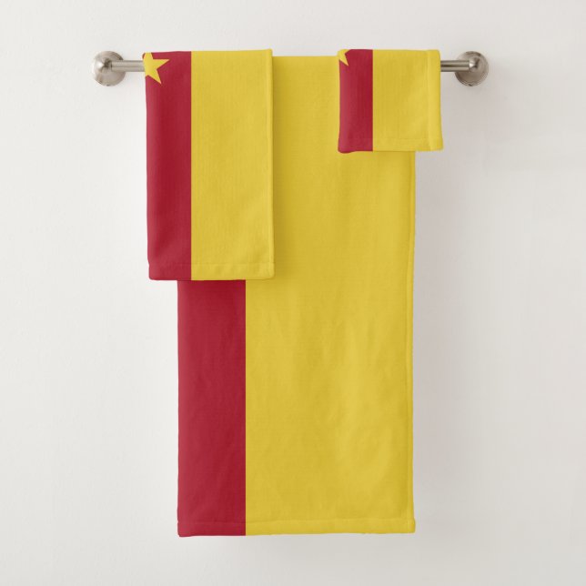 Cameroon flag bath towel set (Insitu)
