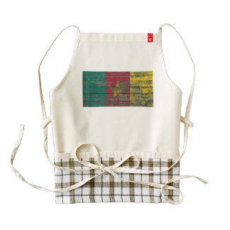 Cameroon Flag on Rough Wood Boards Effect Zazzle HEART Apron