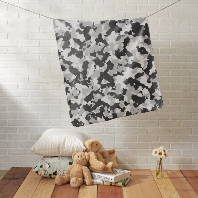 camouflage baby blanket (In Situ)
