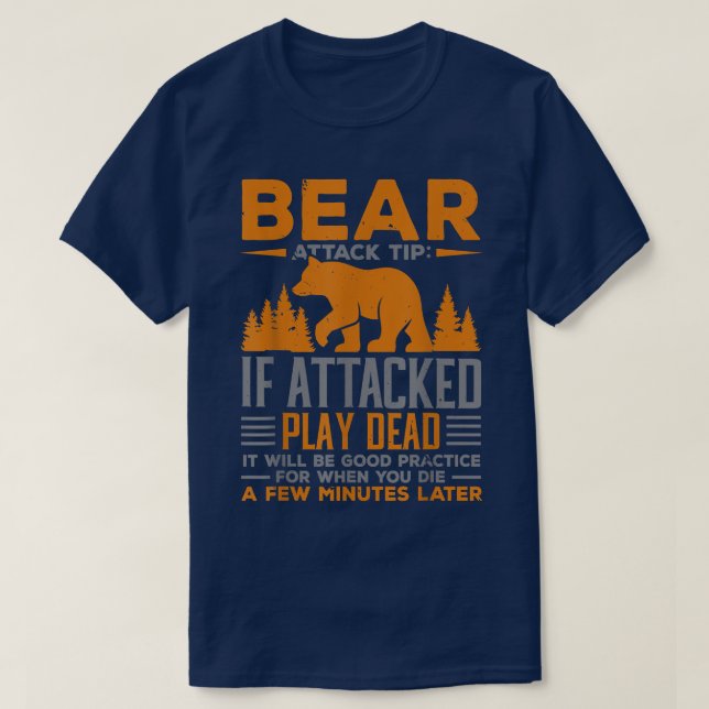 Camping Camper Bear Attack Tip If Attacked Play De T-Shirt (Design Front)