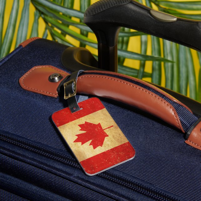 Canada Flag Vintage Design Luggage Tag (Front Insitu 1)