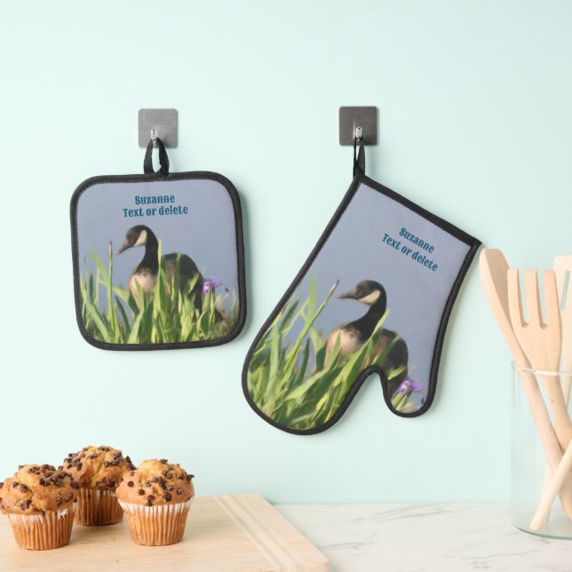 Canada Goose Animal Art Personalized Oven Mitt & Pot Holder Set (Insitu(Hanging))