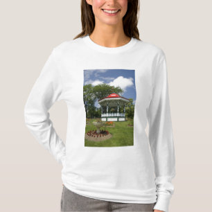 Canada, Nova Scotia, Halifax, Public Gardens. 2 T-Shirt