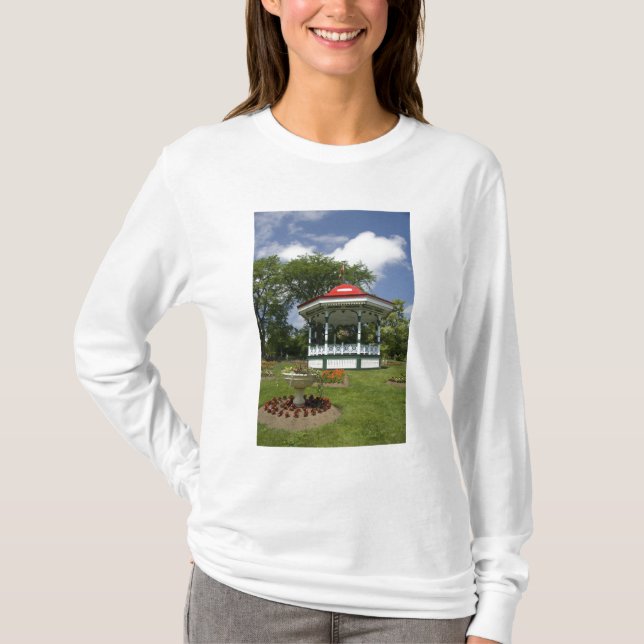 Canada, Nova Scotia, Halifax, Public Gardens. 2 T-Shirt (Front)