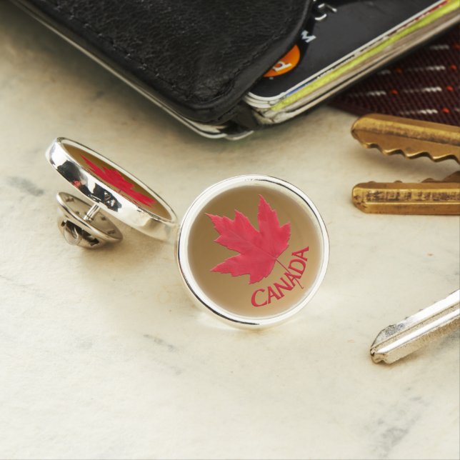 Canada Souvenir Lapel Pins Custom Maple Leaf Pin (In Situ)