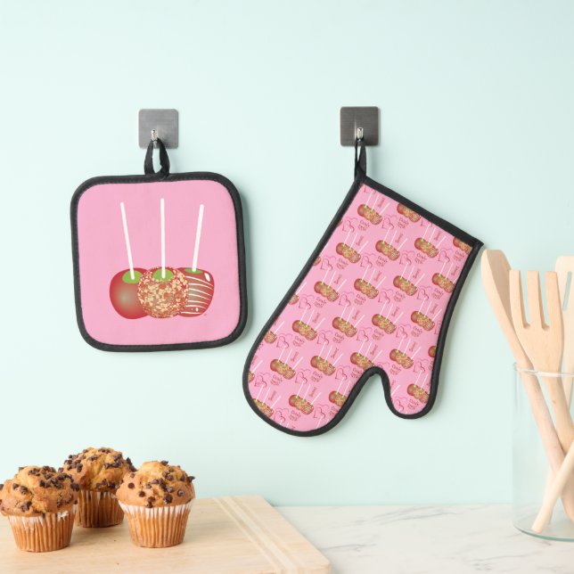 Candy Apples Pink Oven Mitt and Pot Holder Set (Insitu(Hanging))