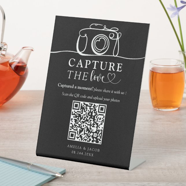 Capture the love Black & White Wedding  Pedestal Sign (In SItu)