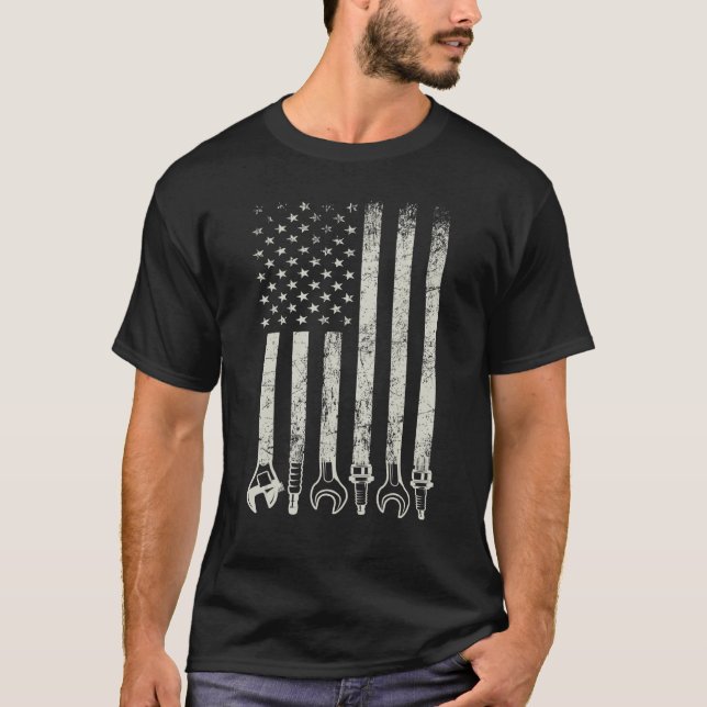 Car Mechanic Usa Flag Wrench And Spark Plug Cars T-Shirt (Front)