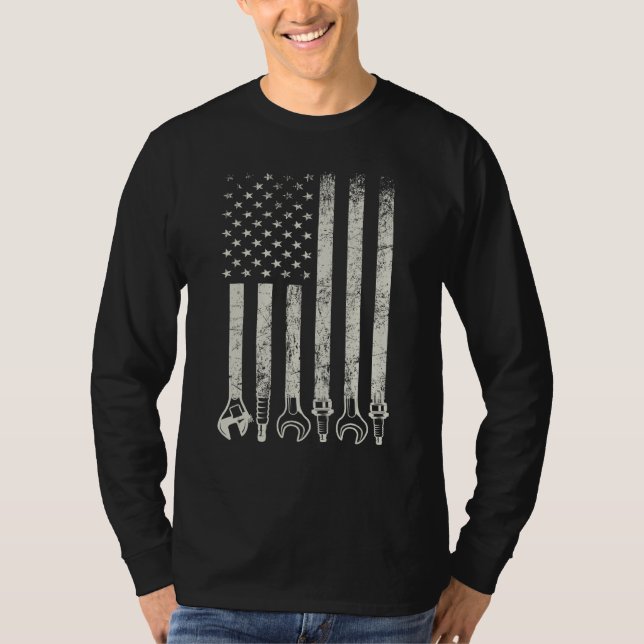 Car Mechanic Usa Flag Wrench And Spark Plug Cars T-Shirt (Front)